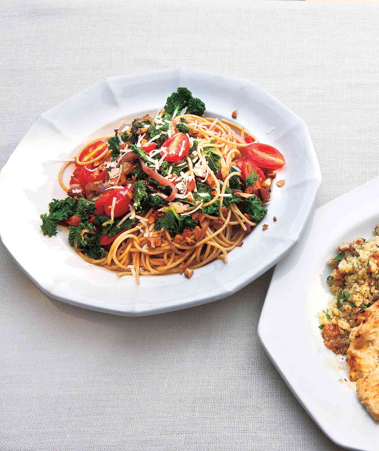 Whole-Grain Spaghetti With Garlicky Kale and Tomatoes